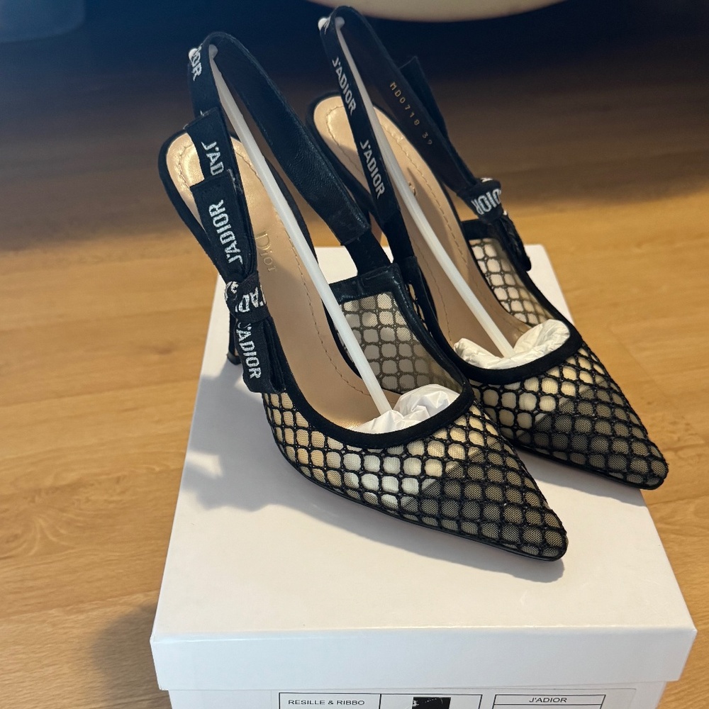 Dior J’adior pump in black mesh